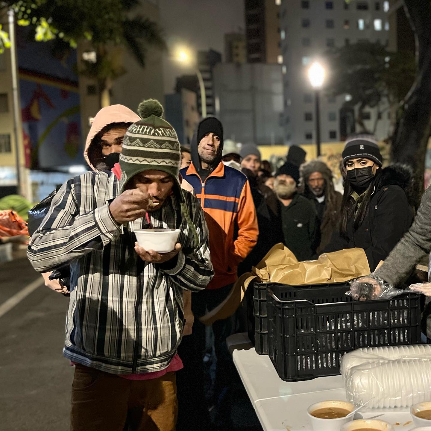 Saiba como doar agasalhos para moradores de rua de São Paulo 