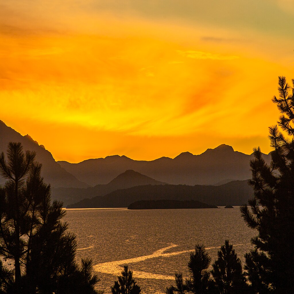  Pô do sol no Lago Nahuel Huapi, em Bariloche