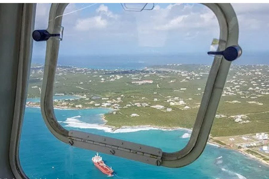 Vista de Anguilla a partir do voo de Sint Maarten no Britten-Norman BN-2 Islander
