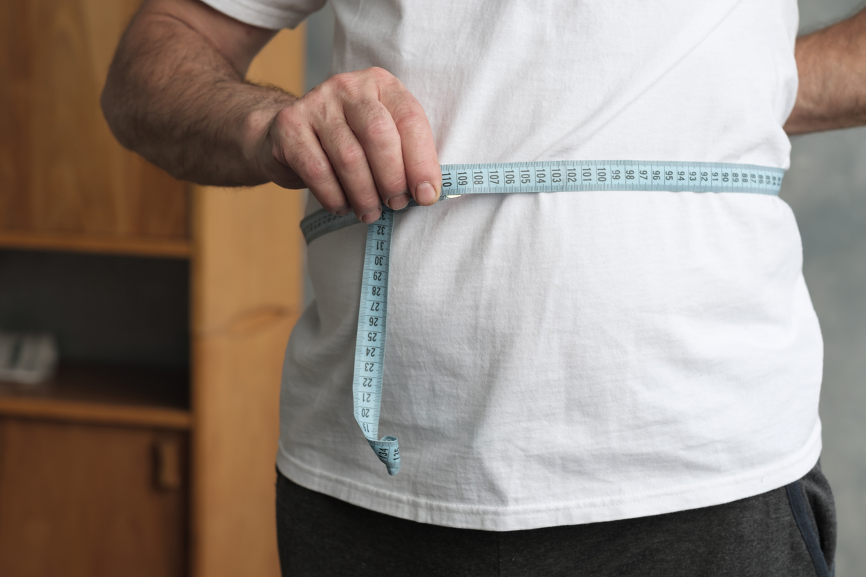 Homens com cintura larga têm maior risco de desenvolver câncer de