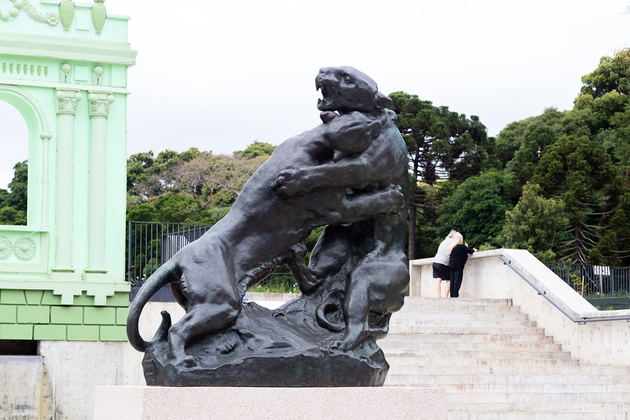 “Marumbi”, uma das esculturas de João Turin instaladas no Jardim de Esculturas