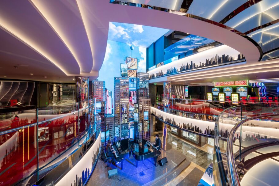A Times Square, ampla área de compras e entretenimento