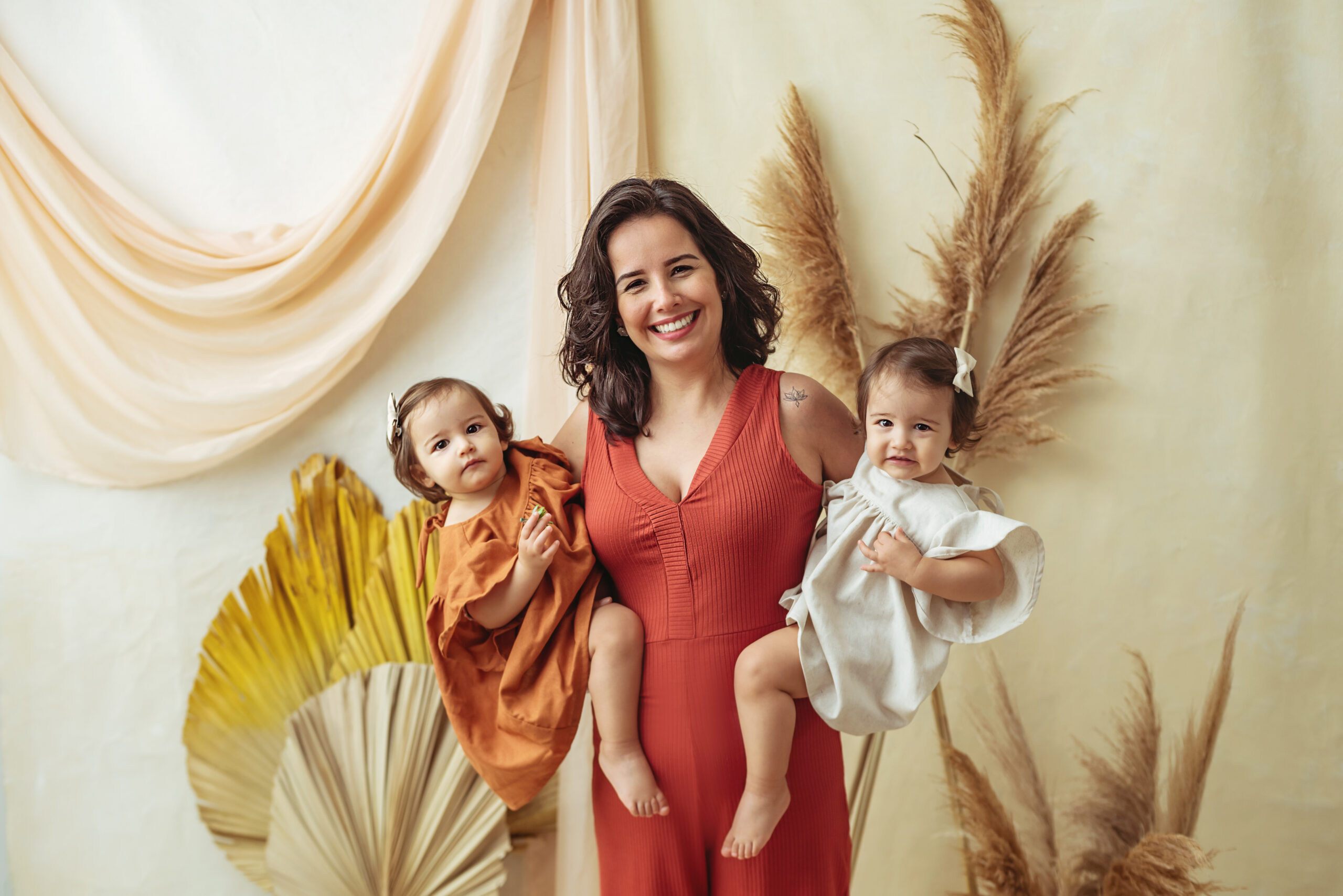 Rayssa Fonseca, coordenadora de marketing e mãe das gêmeas Lis e Maitê