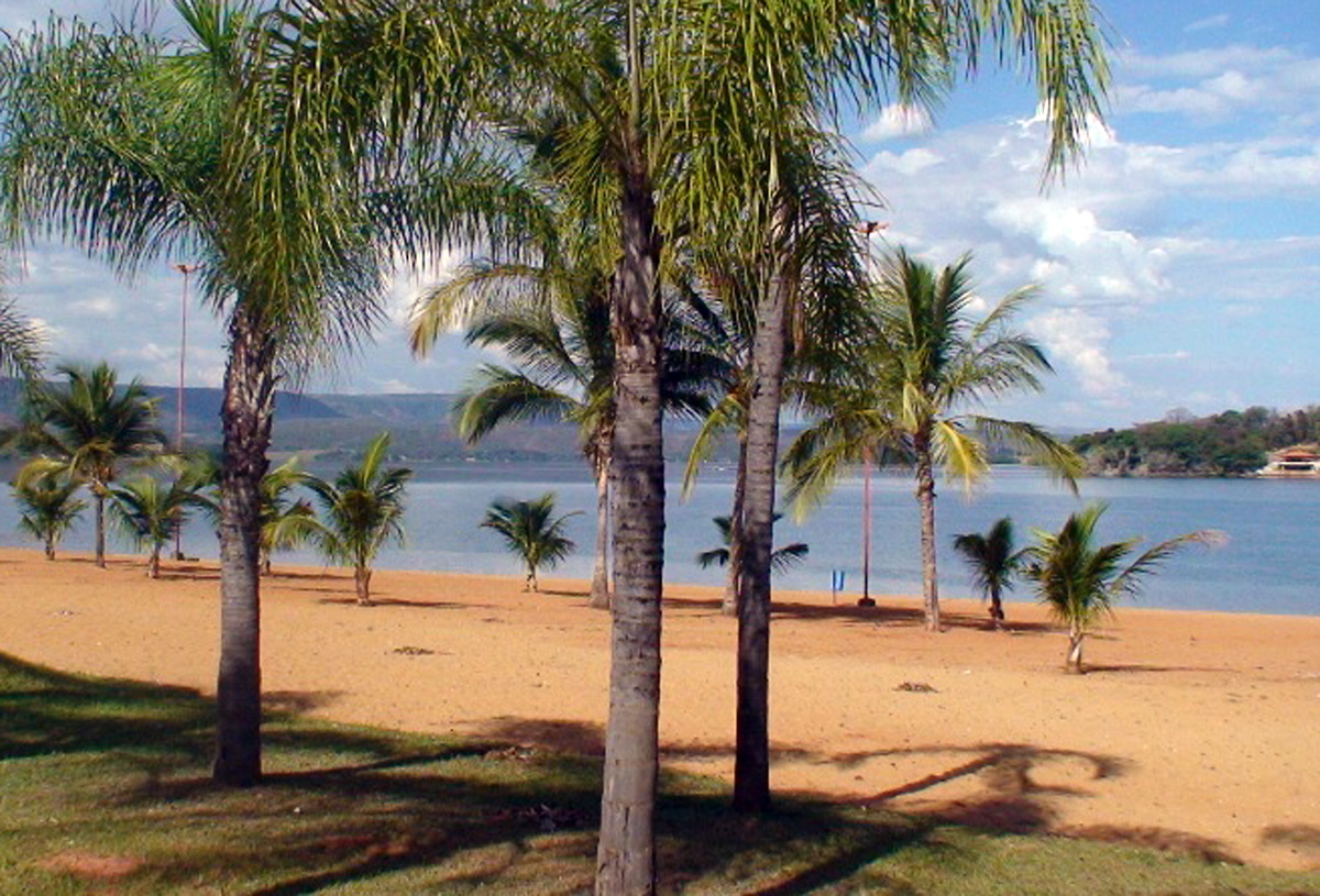 Orla da “praia” da cidade de Rifaina, no interior de SP