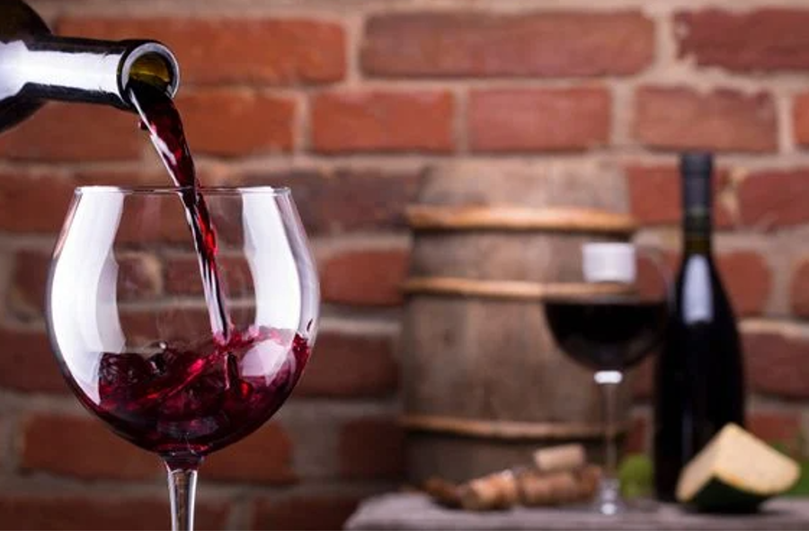 Wine zera impostos e vende vinhos com desconto de 80%