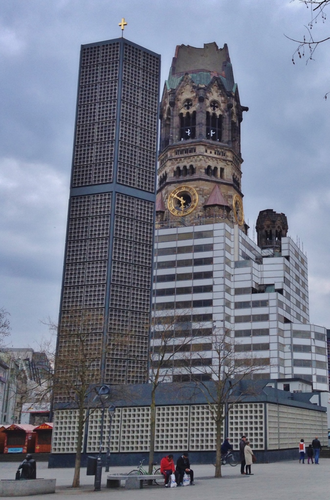 Parte da igreja que resistiu aos bombardeios e à demolição