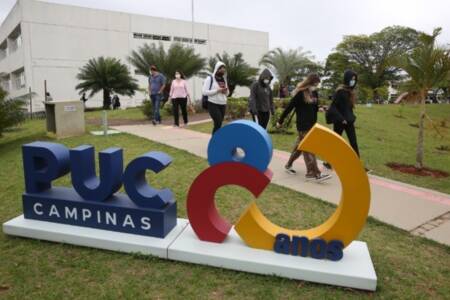 PUC-Campinas e Santander oferecem bolsas de estudo