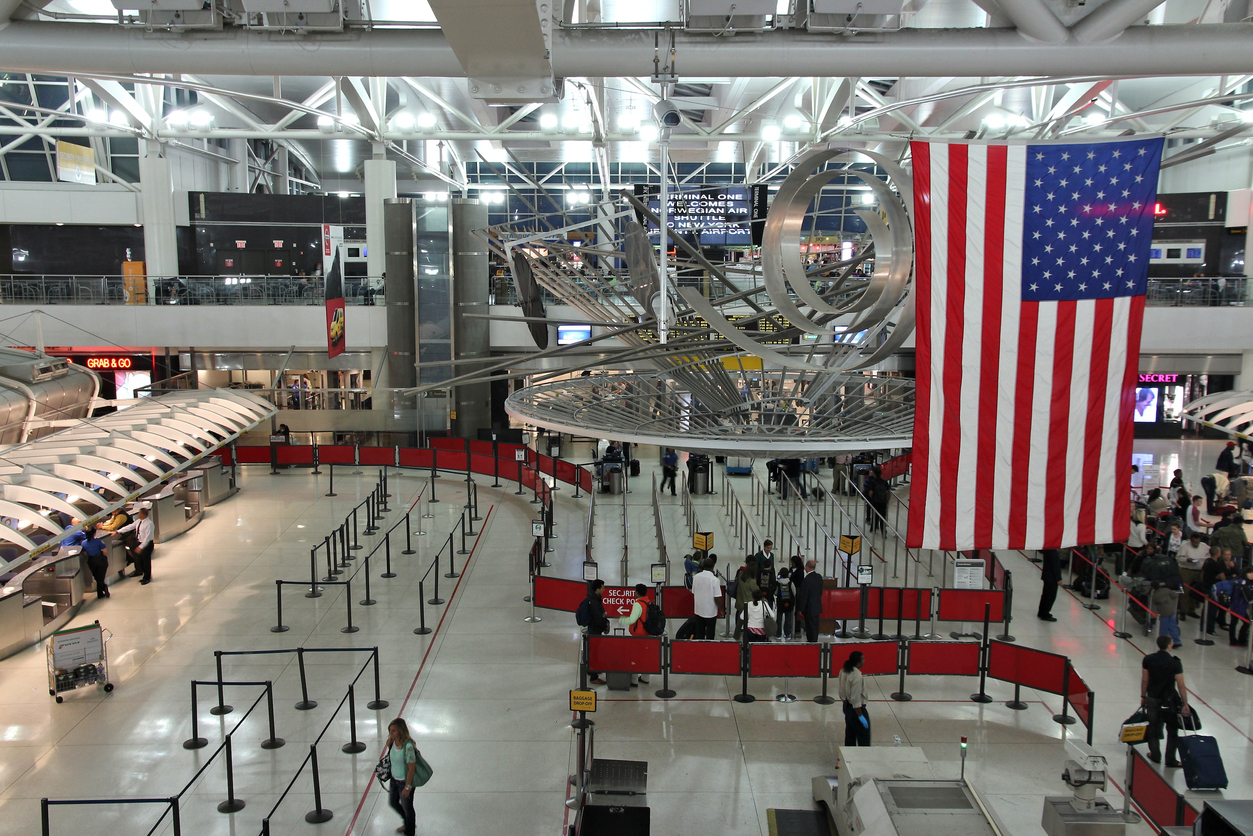 EUA deixam de exigir teste de covid-19 de viajantes internacionais