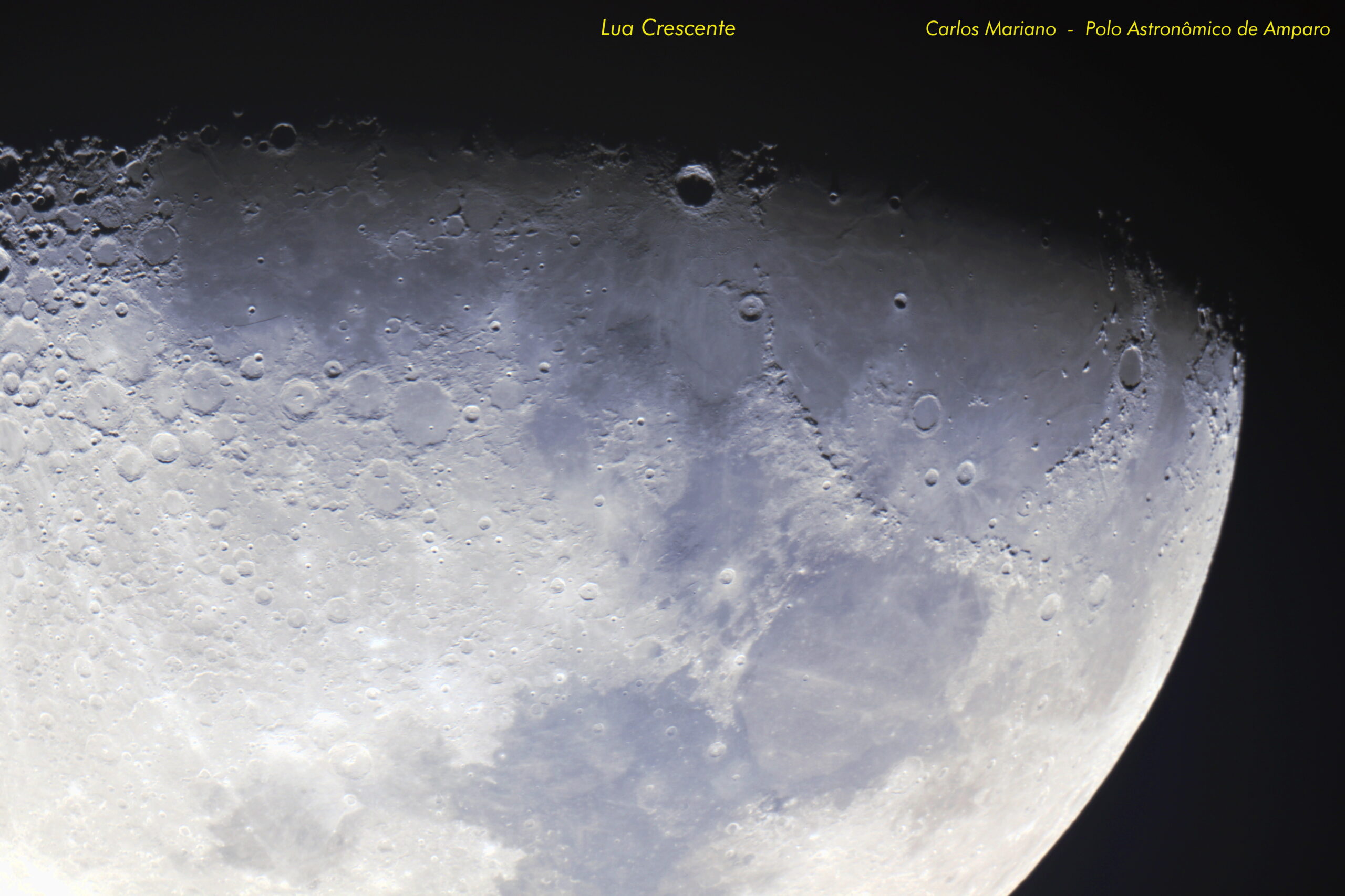 Detalhe da lua em sua fase crescente
