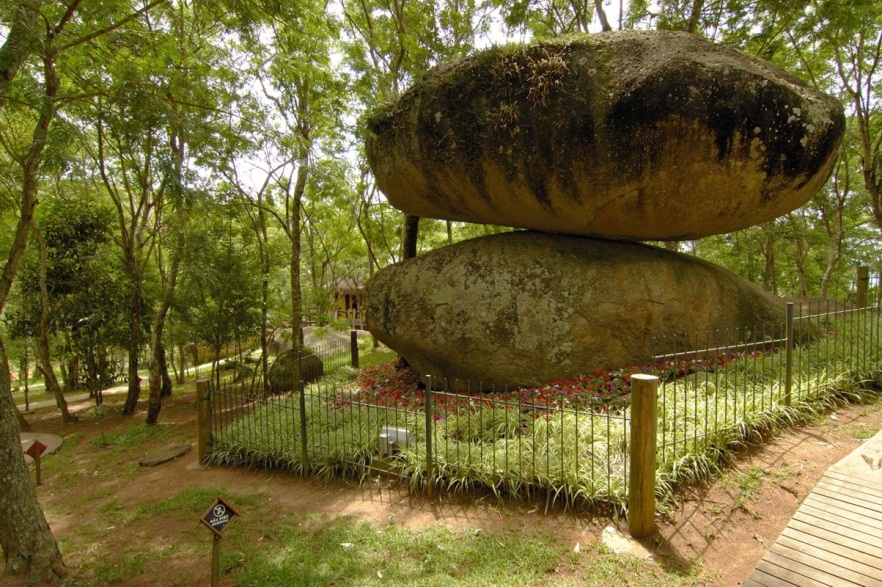  Uma das atrações de Guararema (SP) é o Parque Municipal da Pedra Montada 
