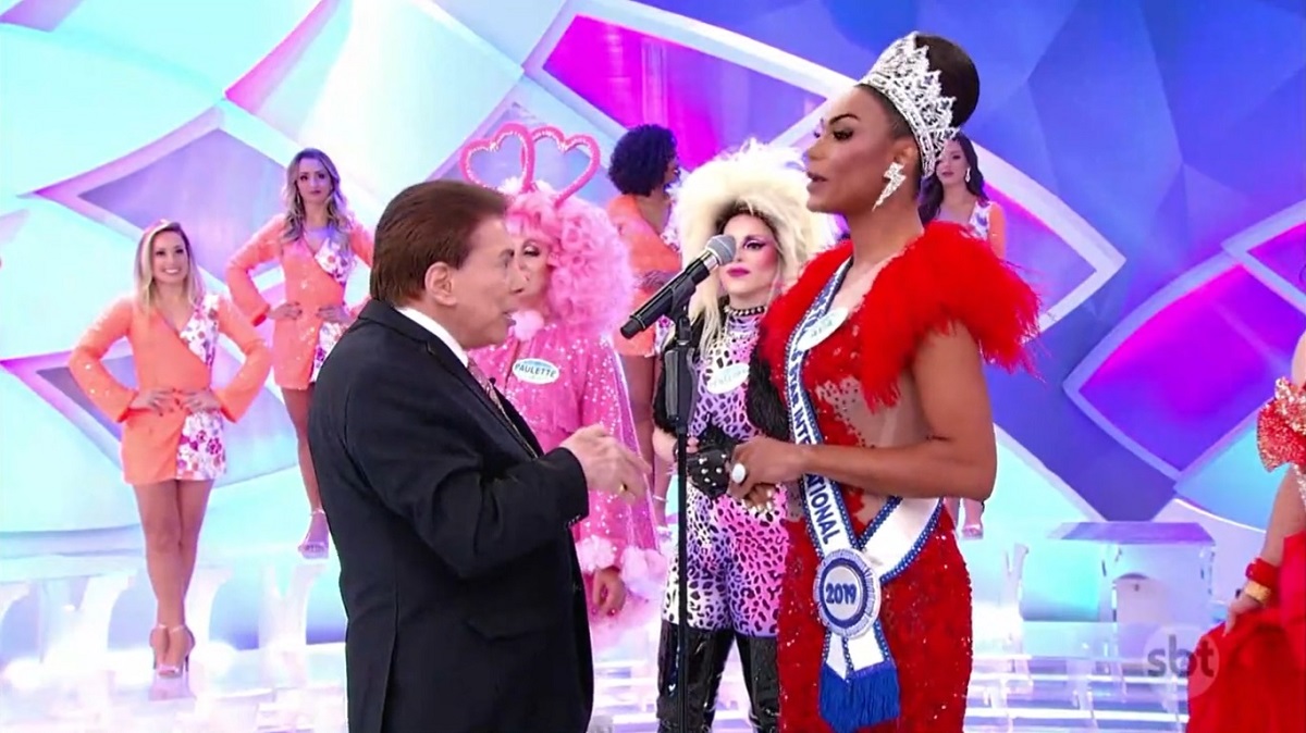Silvio Santos usa espaço de seu programa para explicar transexualidade