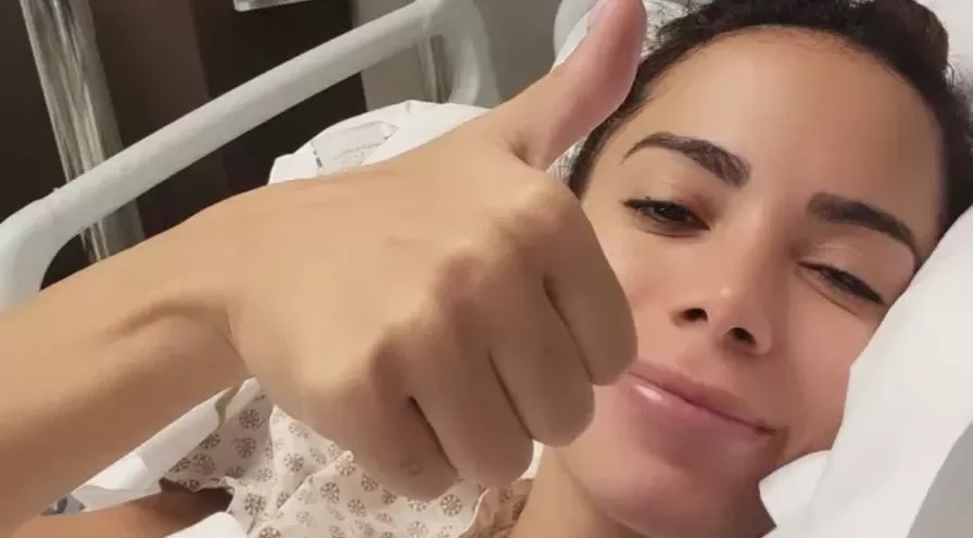 Anitta é internada e se prepara para cirurgia de endometriose