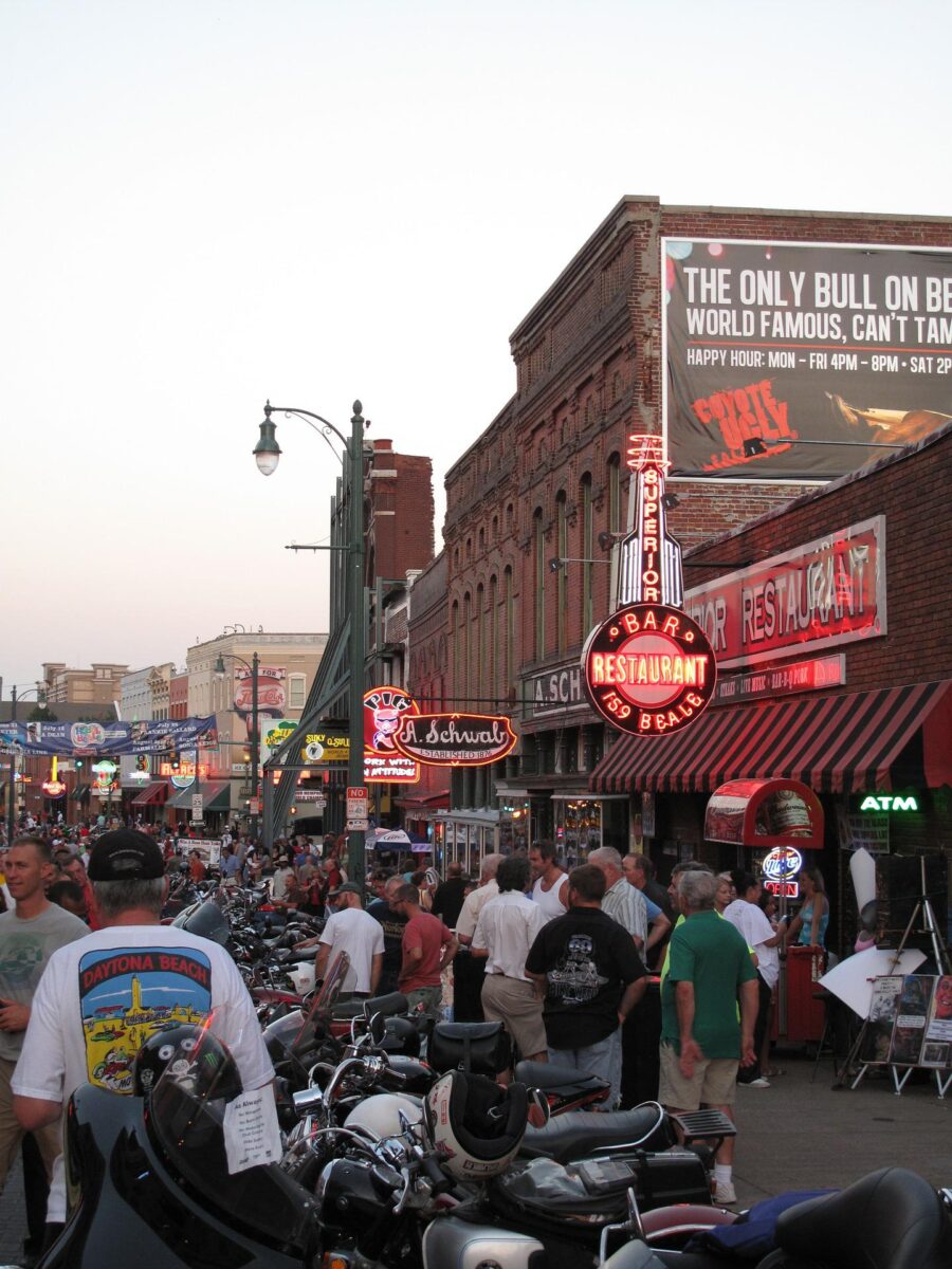 Beale street, passeio imperdível em Memphis para reviver Elvis