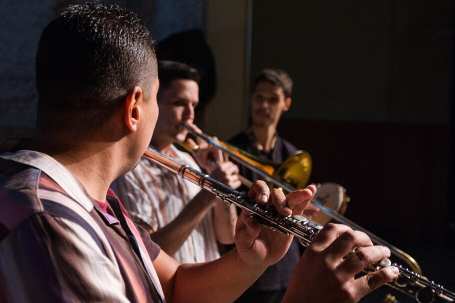 Apresentações do grupo de multi-instrumentistas “Tantos 4” acontecerão uma vez por mês, a partir das 19h. Foto: Alex Cavanha/PSA.
