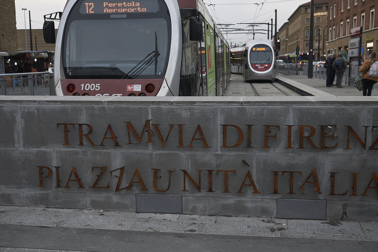 Sistema de tram é uma das alternativas para se locomover por Florença