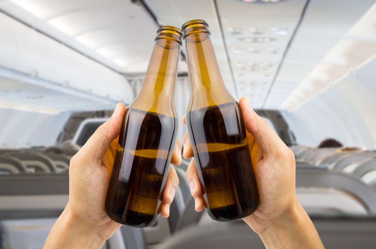Azul terá happy hour com cerveja grátis na ponte aérea SP-RJ