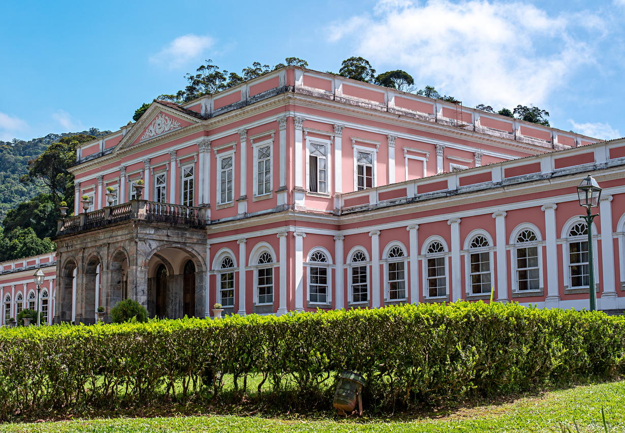 Fachada do Museu Imperial de Petrópolis, na região Serrana do Rio de Janeiro