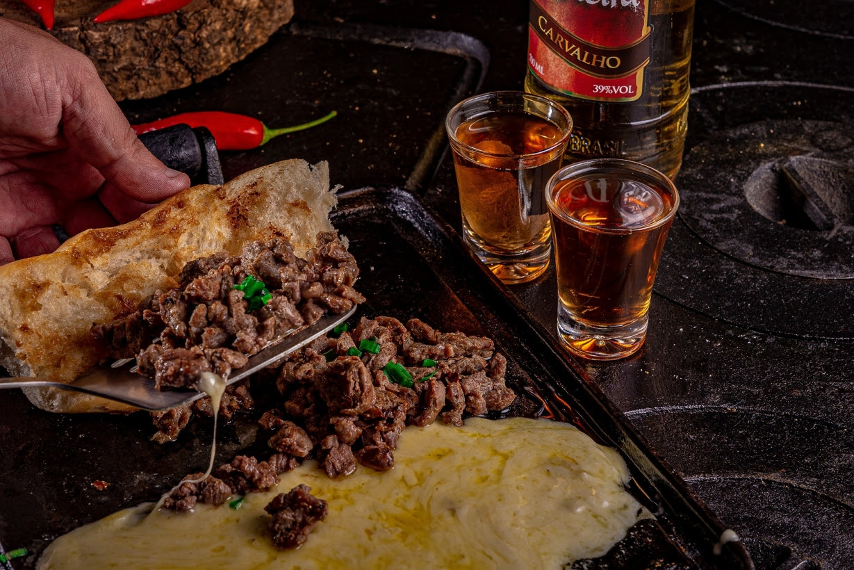 O pão de bêbado é servido pelo Bar Quermesse, um dos mais badalados e tradicionais da capital paranaense.