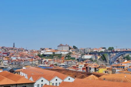 Porto visto a partir do terraço do WOW, em Vila Nova de Gaia