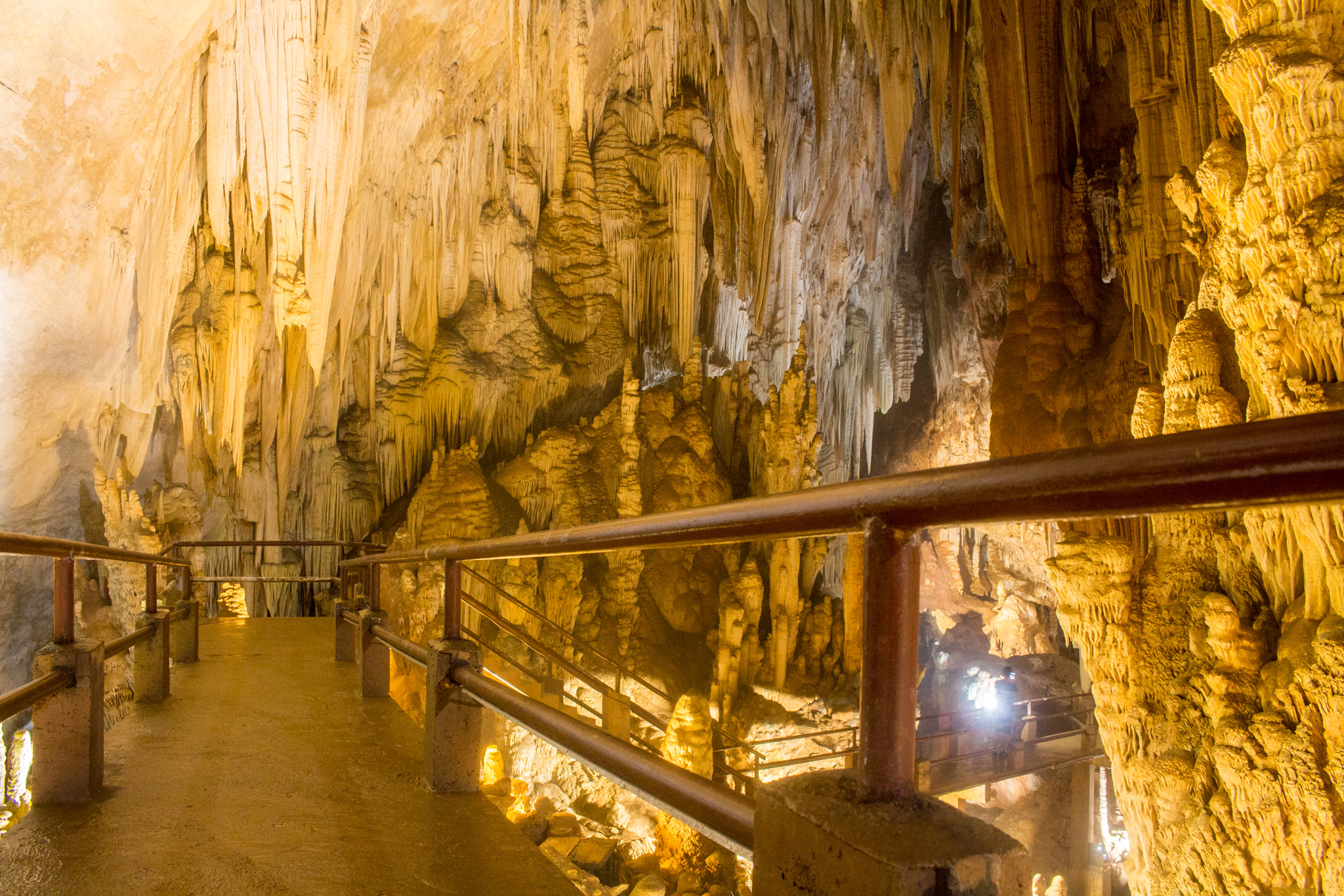 Um dos salões internos da Caverna.