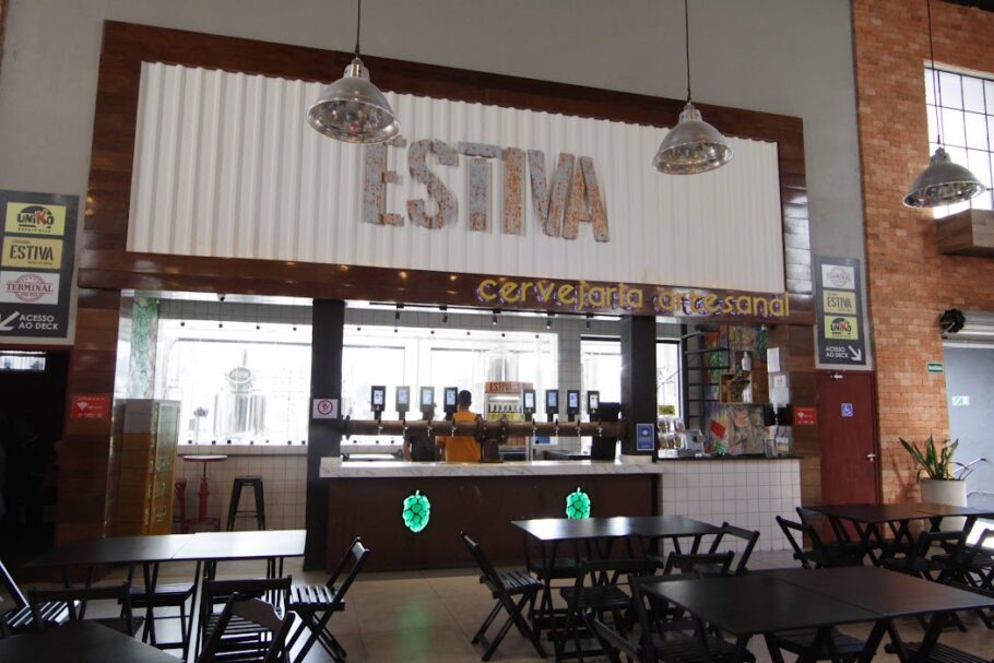  A Estiva Cervejaria fica no coração do tradicional bairro do Gonzaga, em Santos