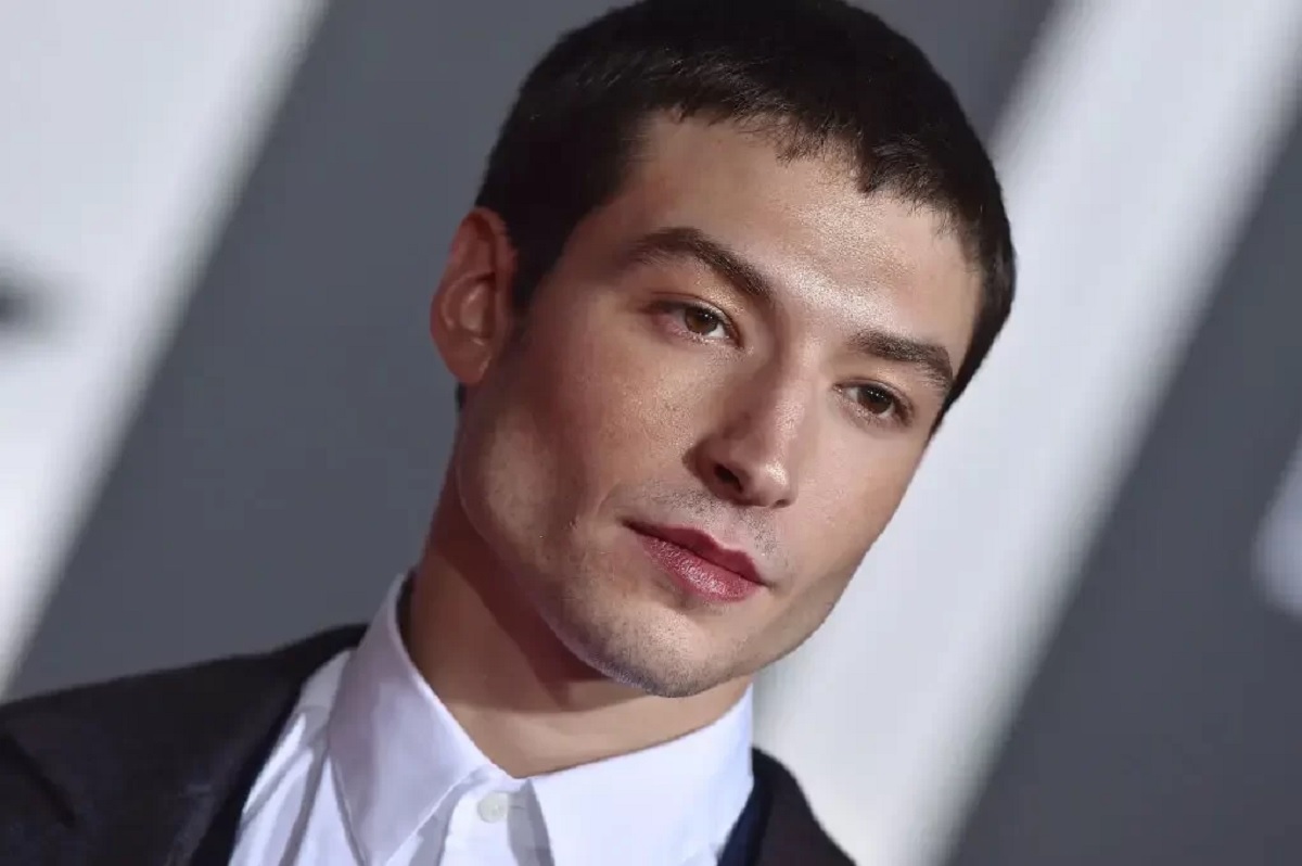 Ezra Miller tem altar para ele mesmo e acredita ser o novo ‘Jesus’