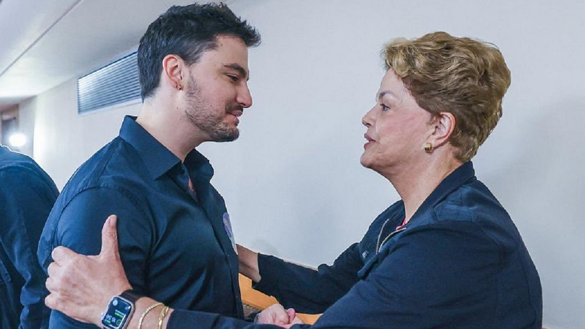 Após apoiar impeachment, Felipe Neto pede perdão a Dilma