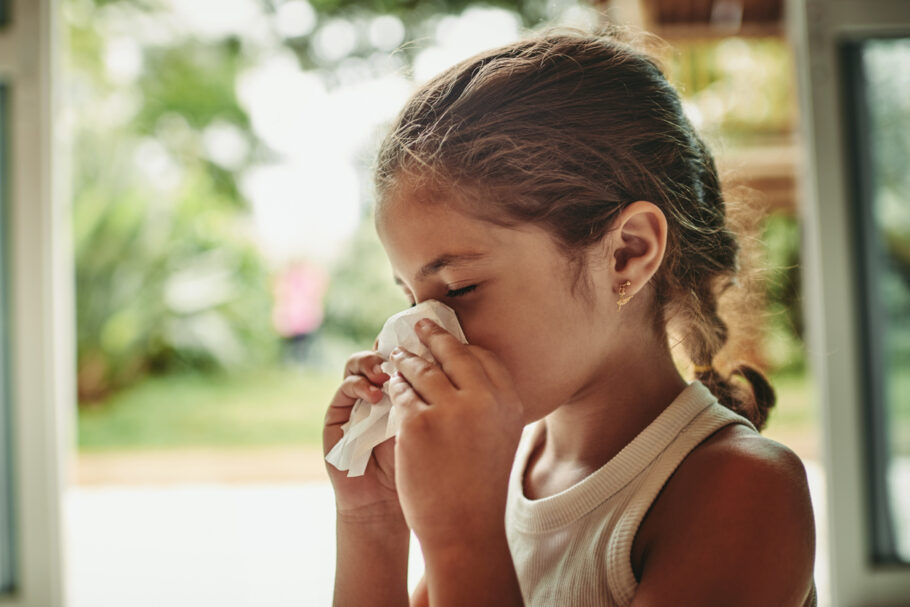 EV-D68 causa sintomas semelhantes aos da gripe