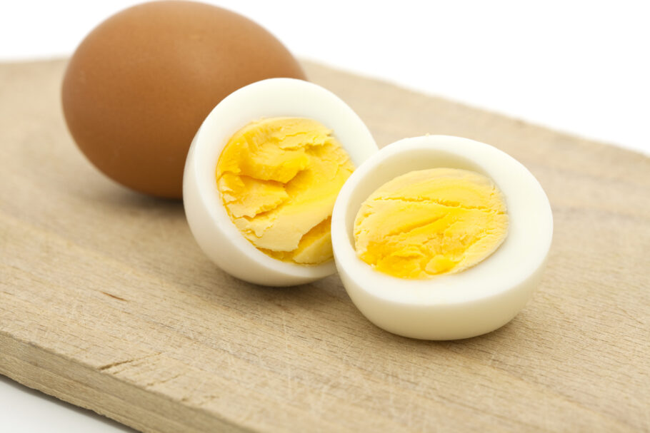 Cinco ovos por semana pode ajudar no ganho de massa muscular magra e redução da gordura