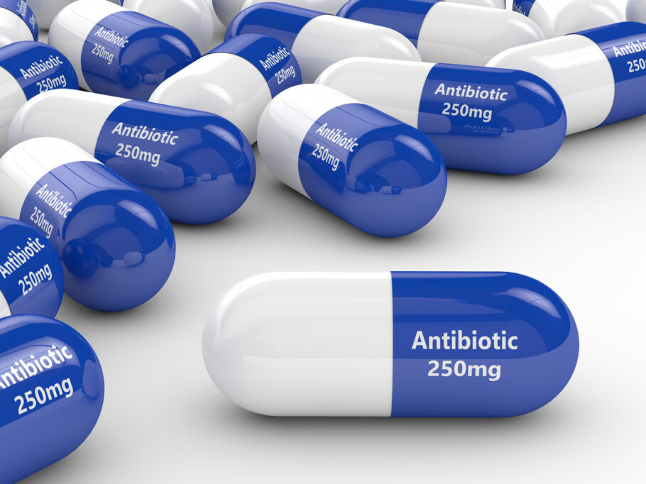 Tomar antibiótico na infância pode aumentar risco de problemas intestinais futuros