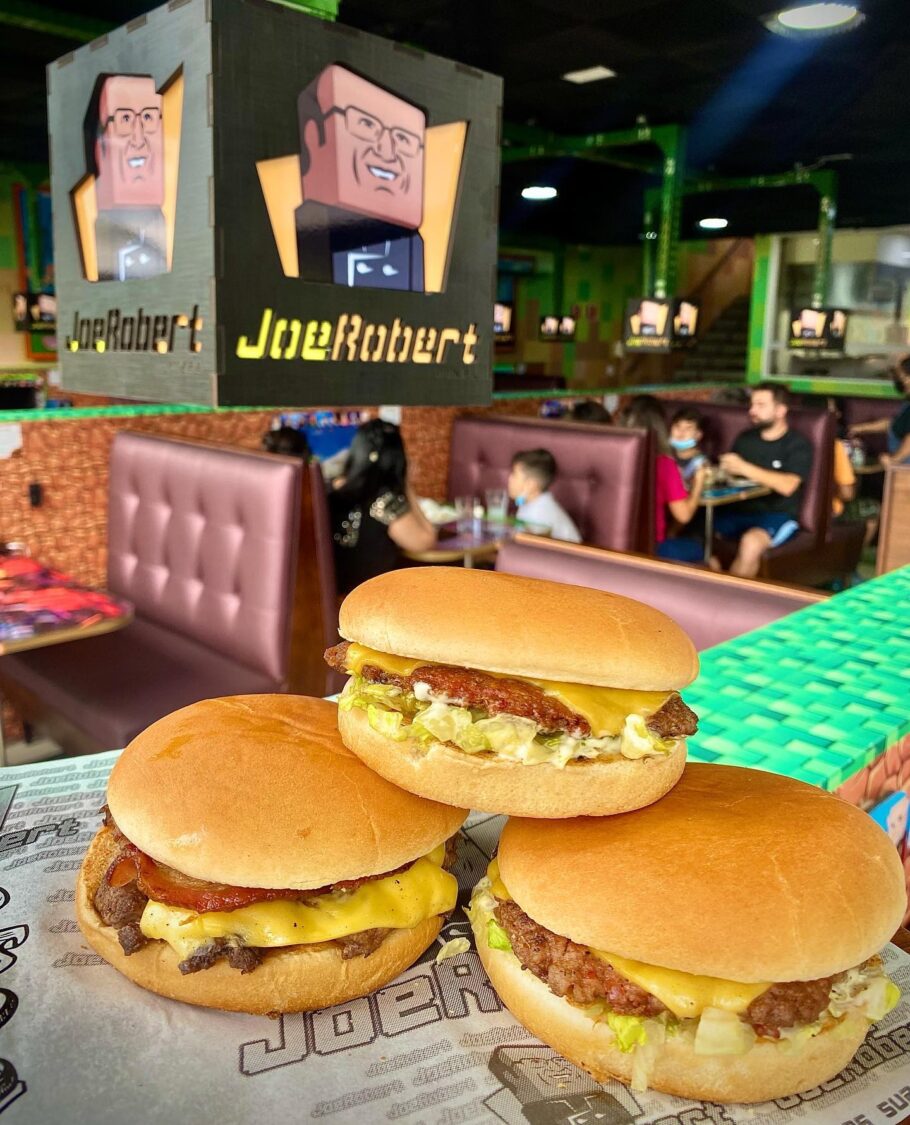 DESCOBRIMOS UMA HAMBURGUERIA TEMÁTICA DE VIDEO GAMES 🎮👾 Já marca o @