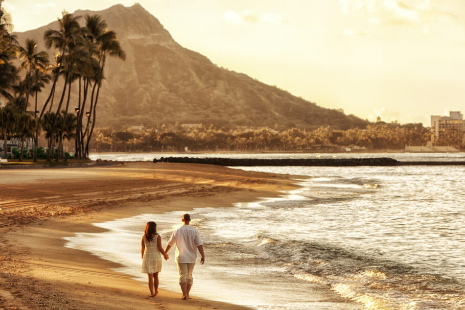 Waikiki é uma das mais mais famosas do Havaí (EUA)