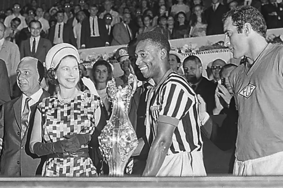  A rainha Elizabeth II e Pelé no Maracanã