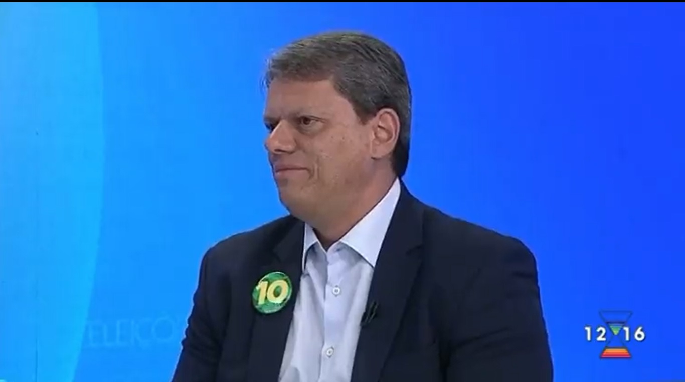 Mico ao vivo: candidato do Bolsonaro em SP não sabe onde vai votar