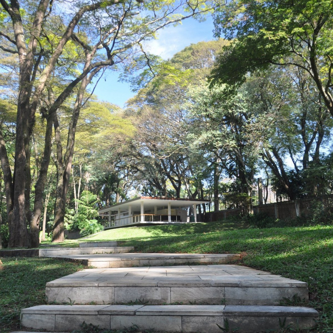 Este é o lugar perfeito para tomar um cafezão da tarde, conhecer um museu diferente e estar cercado da natureza