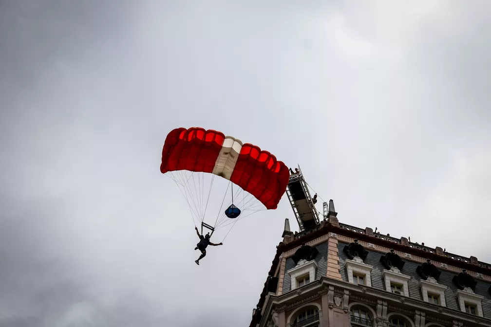 Em 2019 a edição apresentou paraquedistas pulando do Edificio Martinelli.