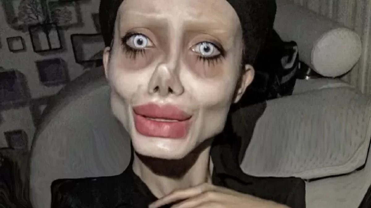 Após sair da prisão, ‘Angelina Jolie zumbi’ mostra o verdadeiro rosto