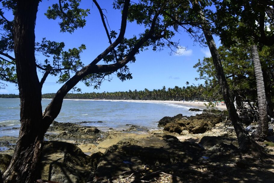 Vista da praia da Cueira a partir de Itassimirim, Bahia, Nordeste