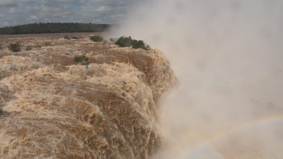 Vazão de água nas Cataratas do Iguaçu bateu novo recorde e chegou a 16,5 milhões de litros por segundo