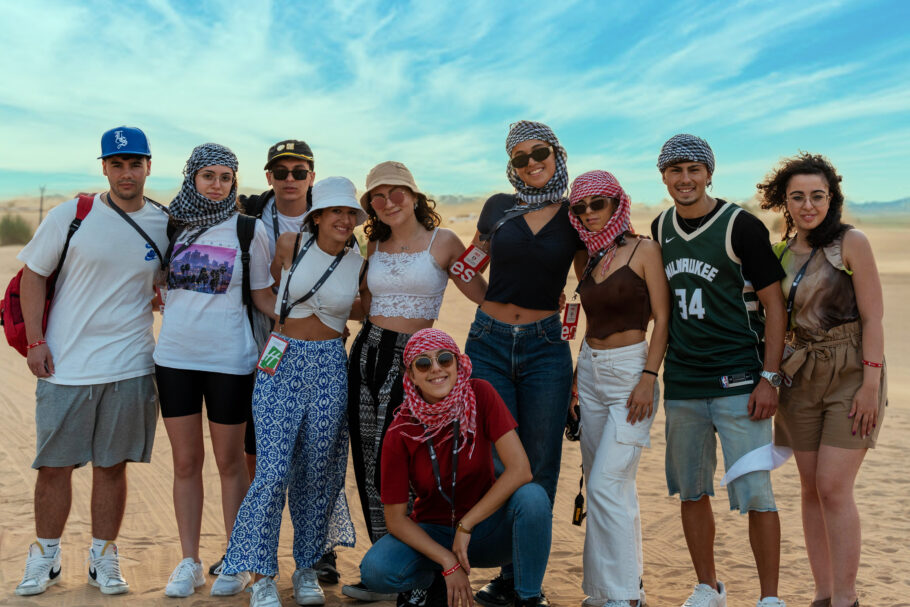 Alunos da ES Dubai durante passeio no deserto