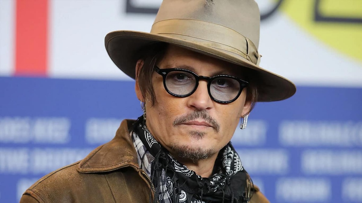 Idosa que acreditava namorar Johnny Depp perde R$ 208 mil em golpe