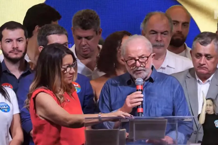 Lula faz discurso da vitória ao lado de Janja, sua esposa, em São Paulo