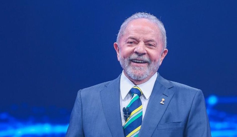 Luiz Inácio Lula da Silva é eleito presidente do Brasil