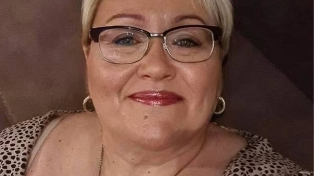 Sharon Walker, de 53 anos, descobre que inchaço no pé é câncer raro e pode ter partes do corpo amputadas