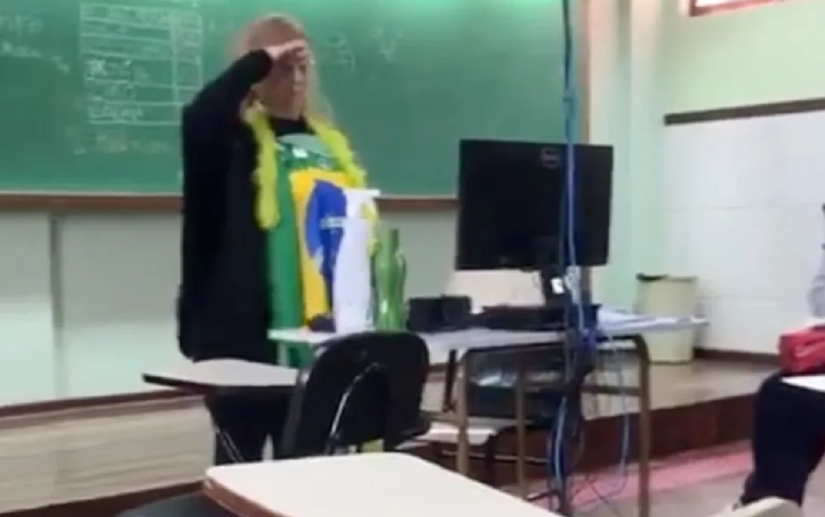 Professora bolsonarista faz gesto nazista em escola no Paraná