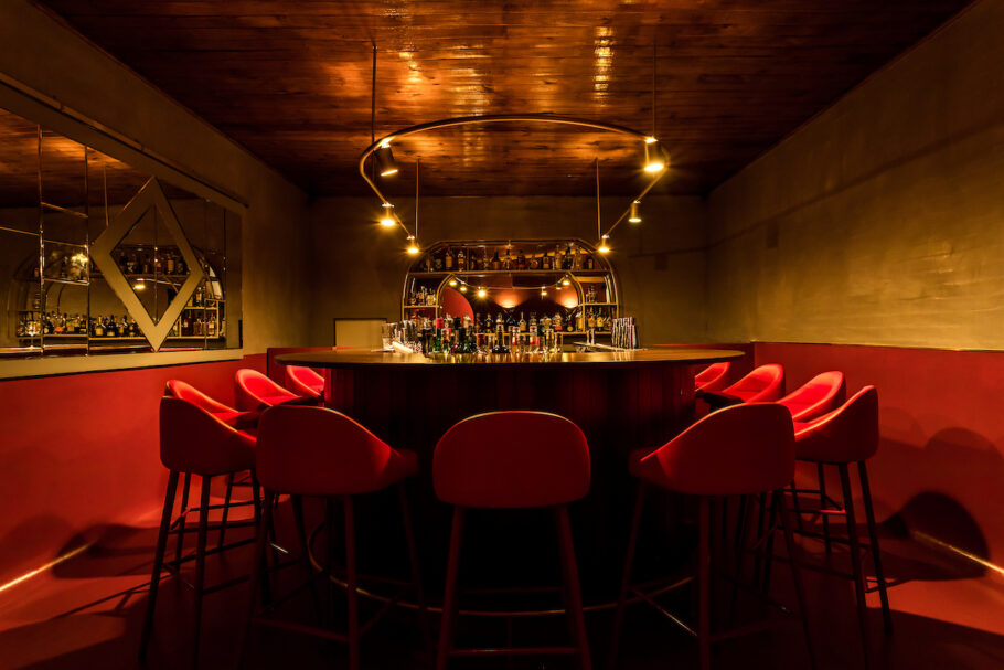 Aproveite a ida ao Ginger e conheça o Red Room, um bar dentro do bar e super intimista