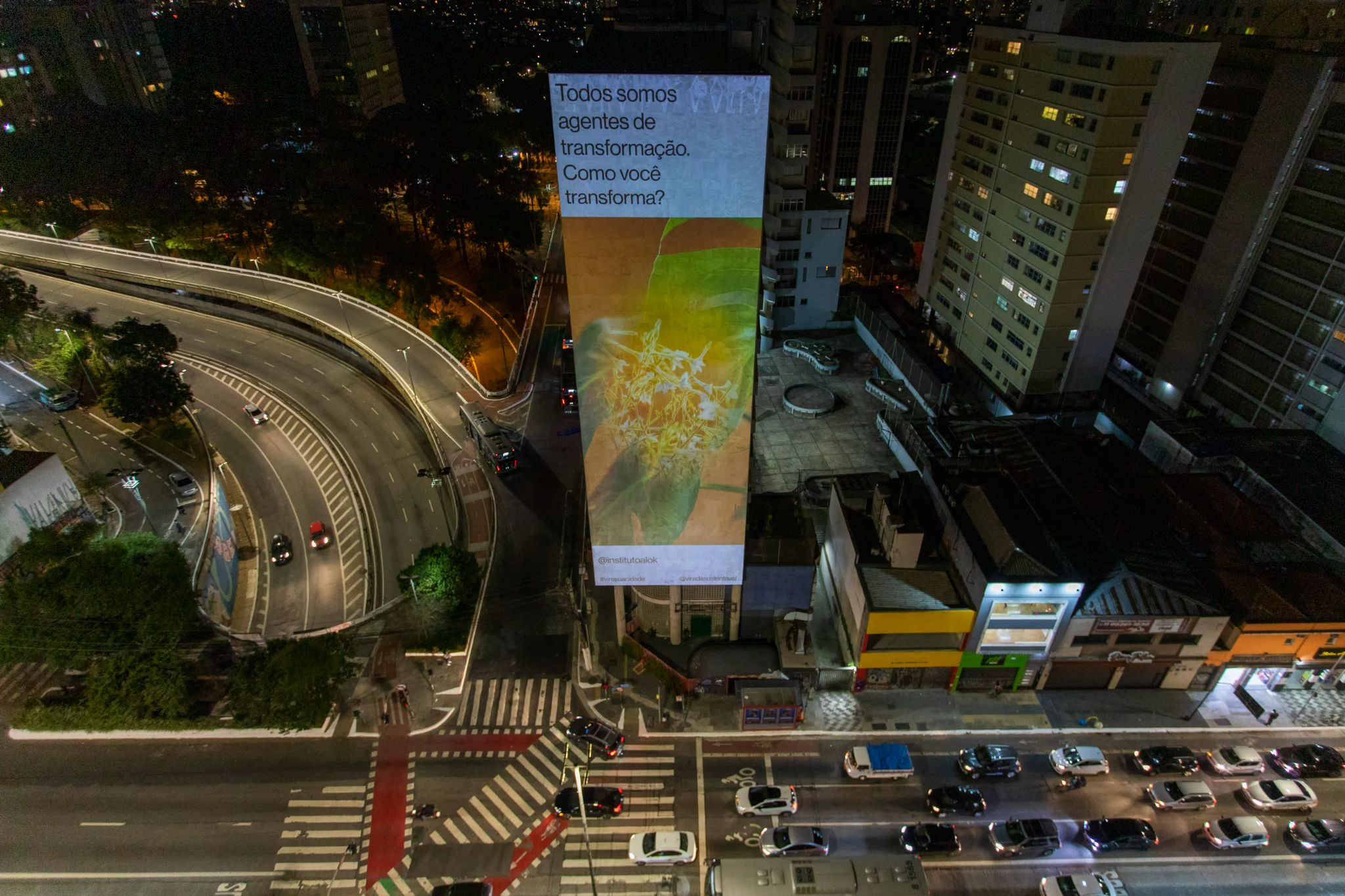 Projeção em empena de prédio na região da Avenida Paulista na Virada Sustentável 2021
