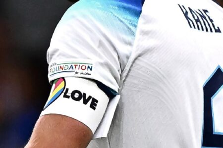 Seleções usaram  braçadeira em apoio aos LGBTQIA+ na Copa