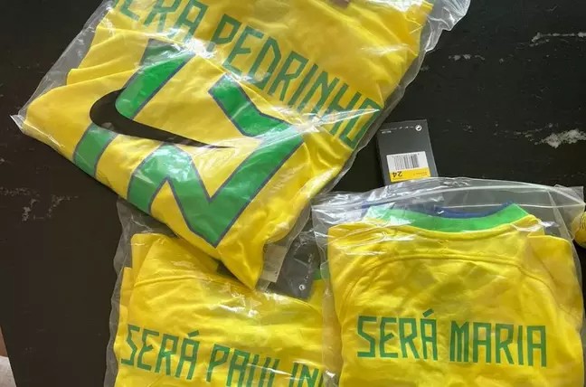 ‘Será Perinho’, ‘Será Paulinha’, ‘Será Maria’: camisas da seleção brasileira personalizadas com erro