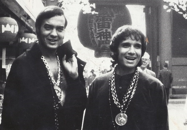 Amigos de longa data, Erasmo e Roberto Carlos dividiram o palco durante anos – Arquivo Nacional/Reprodução